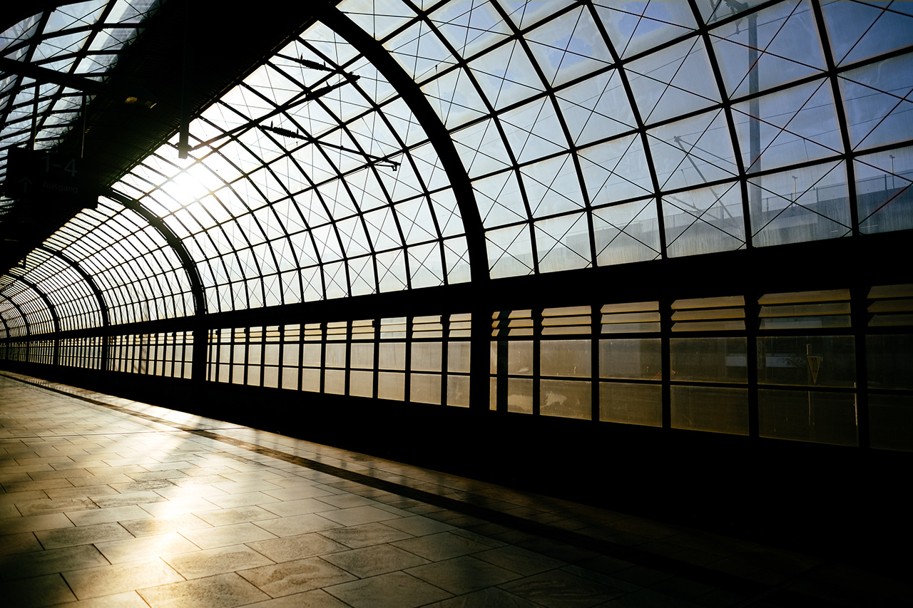 GUTEN MORGEN BERLIN, View Of Railroad Station Platform