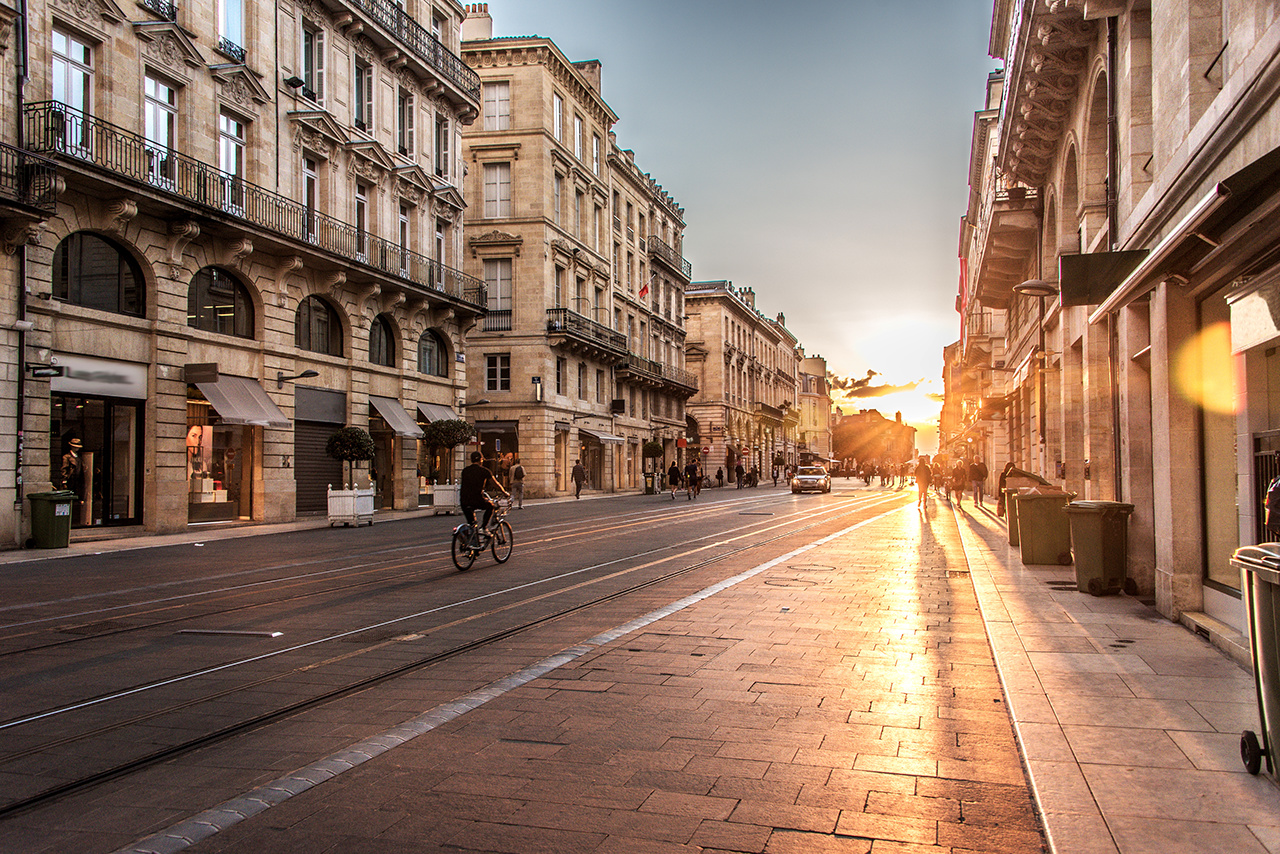 Bordeaux cours de l'Intendance au crépuscule